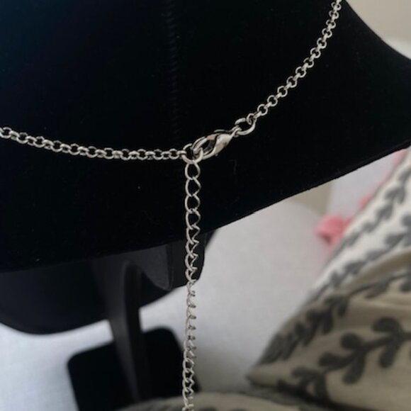 Silvertone Necklace, Black Stone w/ Diamonds, Minimalist, Dainty, Mint, Casual - Picture 5 of 5